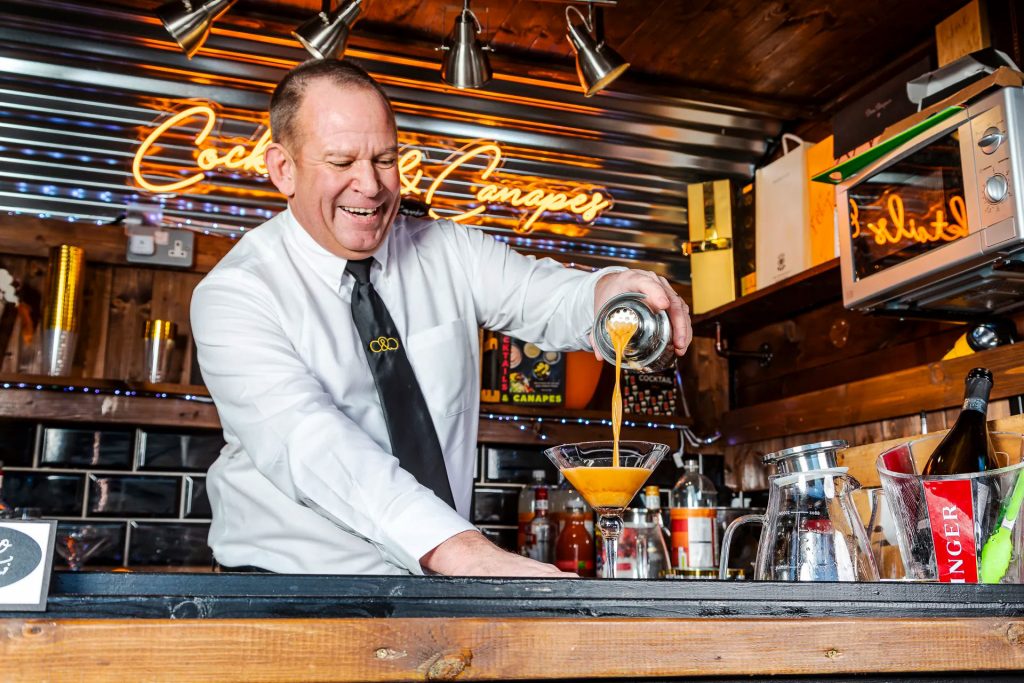 cocktails-and-canapes-party-trailer-cotswolds-huddle (4)