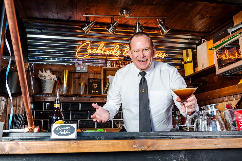 cocktails-and-canapes-party-trailer-cotswolds-huddle (5)