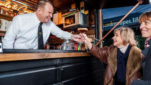 cocktails-and-canapes-party-trailer-cotswolds-huddle (6)