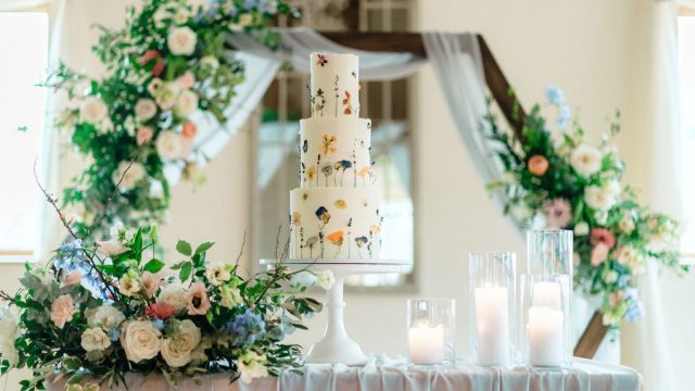 vanilla-pod-wedding-cakes-cotswolds-huddle (2)