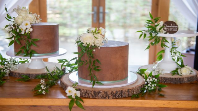 vanilla-pod-wedding-cakes-cotswolds-huddle (4)