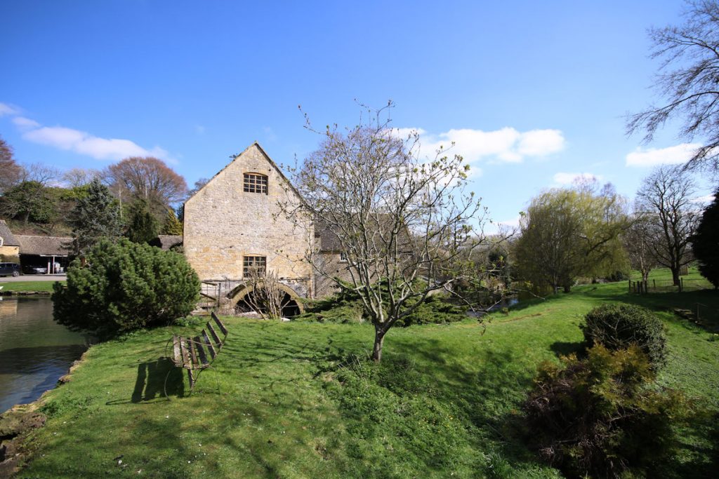 Best-Cotswold-Tours-Cotswolds-Huddle (13)