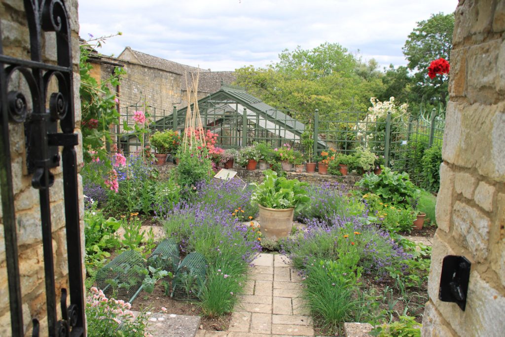 Best-Cotswold-Tours-Cotswolds-Huddle (3)