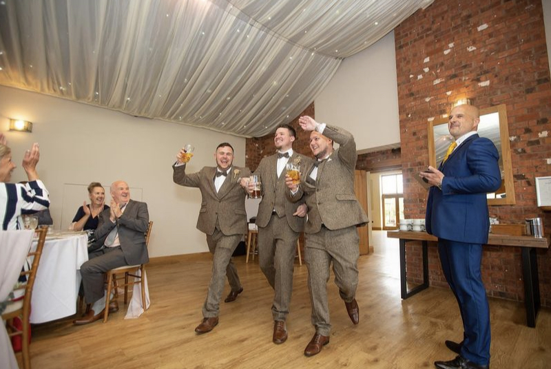 the-modern-conman-magician-wedding-host-cotswolds-weddings (1)