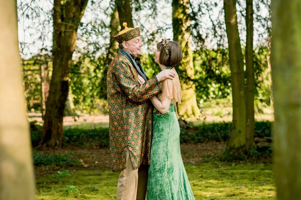 the-tall-trees-celebrant-jilly-cotswolds-huddle (6)