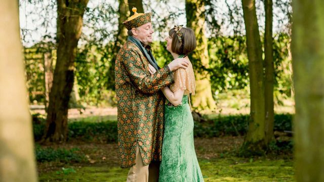 the-tall-trees-celebrant-jilly-cotswolds-huddle (6)