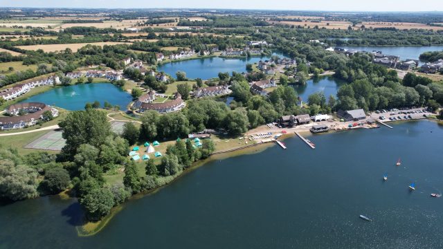 orion-holiday-cottages-cotswold-water-park-cotswolds-huddle (3)