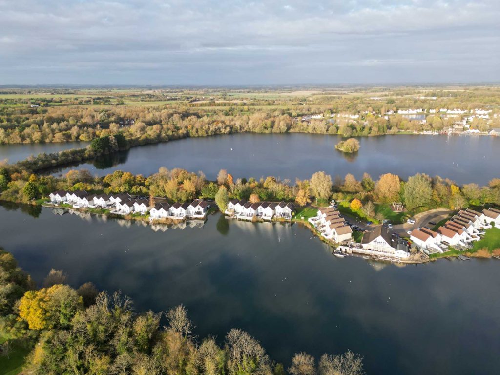 orion-holiday-cottages-cotswold-water-park-cotswolds-huddle (6)