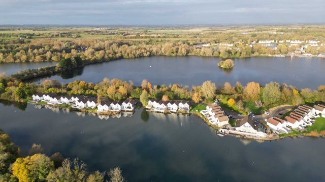 orion-holiday-cottages-cotswold-water-park-cotswolds-huddle (6)