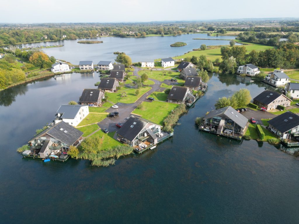 orion-holiday-cottages-cotswold-water-park-cotswolds-huddle (7)