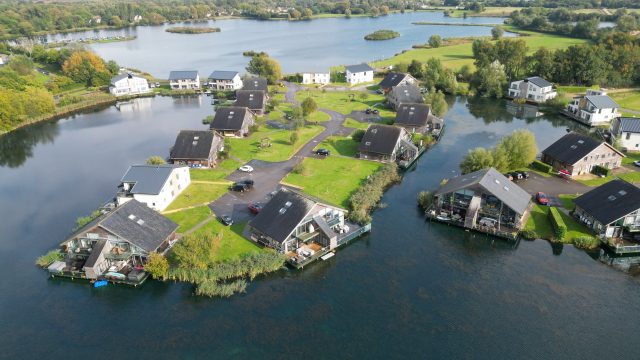 orion-holiday-cottages-cotswold-water-park-cotswolds-huddle (7)