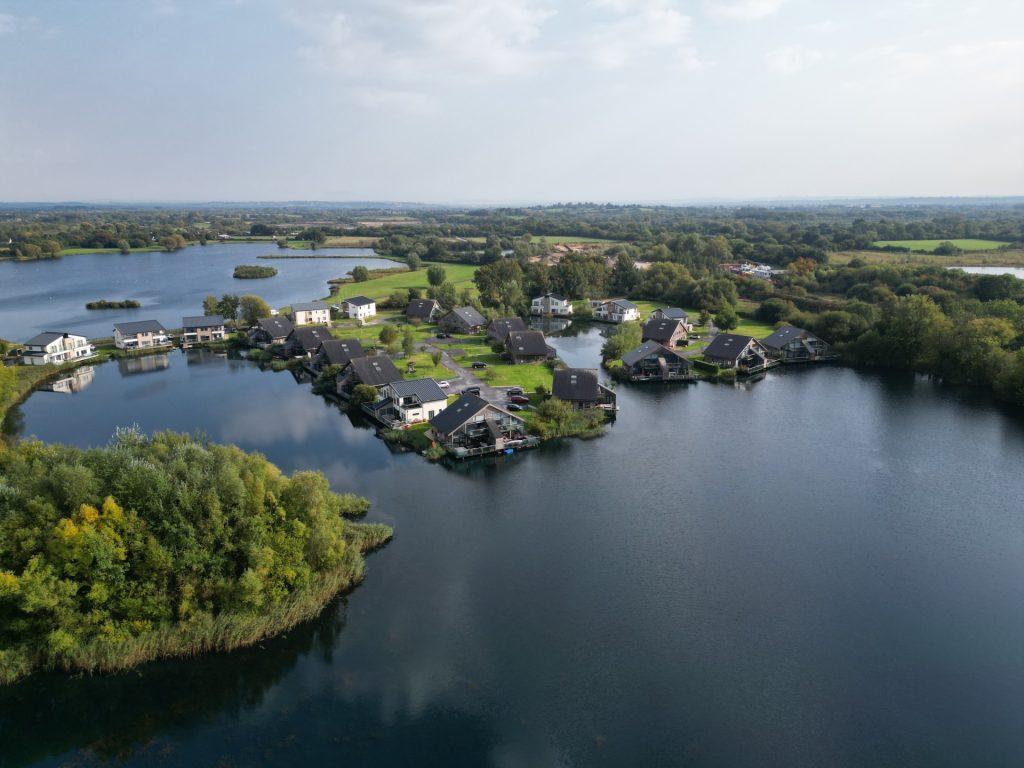 orion-holiday-cottages-cotswold-water-park-cotswolds-huddle (8)