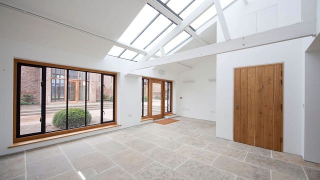 rupert-marlow-three-pin-media-cotswolds-huddle (8)