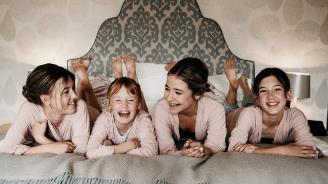 freedom-photography-emma-sabin-photographer-cotswolds-huddle (5)