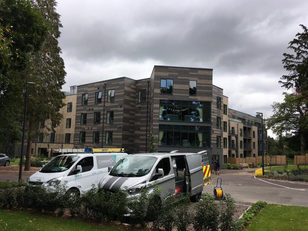 084c3d40-de30-4d23-b9c3-8077f4db05ce-1