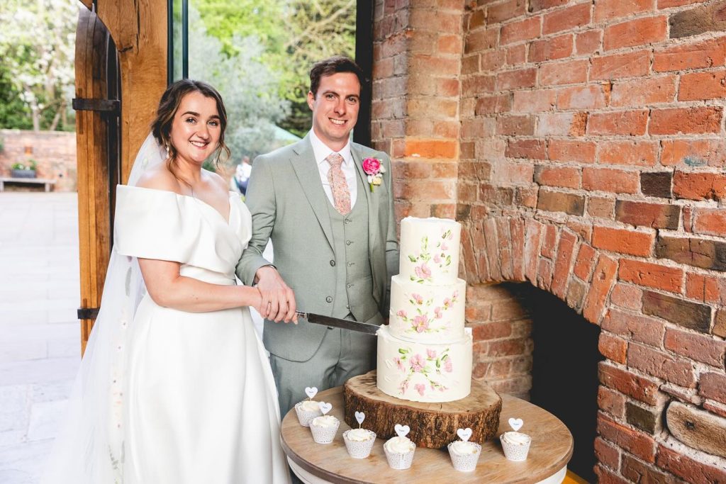 helens-cakery-cotswolds-huddle