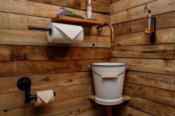 nomadic-washrooms-luxury-toilet-hire-cotswolds-huddle (1)