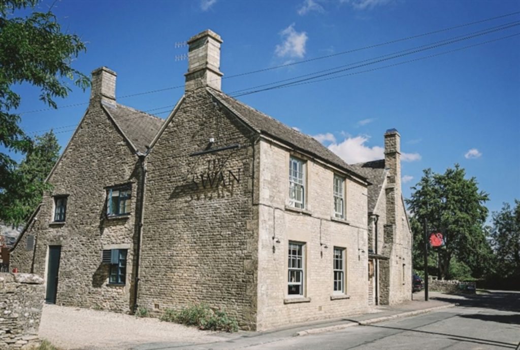 the-swan-inn-ascott-under-wychwood-cotswolds-huddle (1)