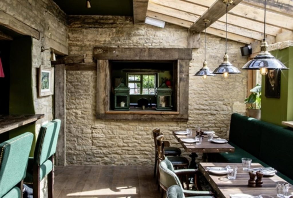 the-swan-inn-ascott-under-wychwood-cotswolds-huddle (10)