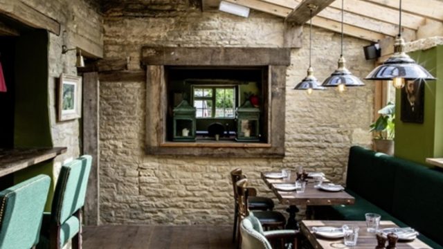 the-swan-inn-ascott-under-wychwood-cotswolds-huddle (10)