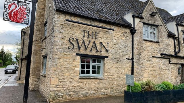 the-swan-inn-ascott-under-wychwood-cotswolds-huddle (11)
