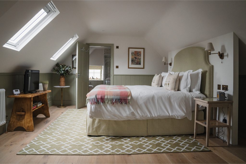 the-swan-inn-ascott-under-wychwood-cotswolds-huddle (3)