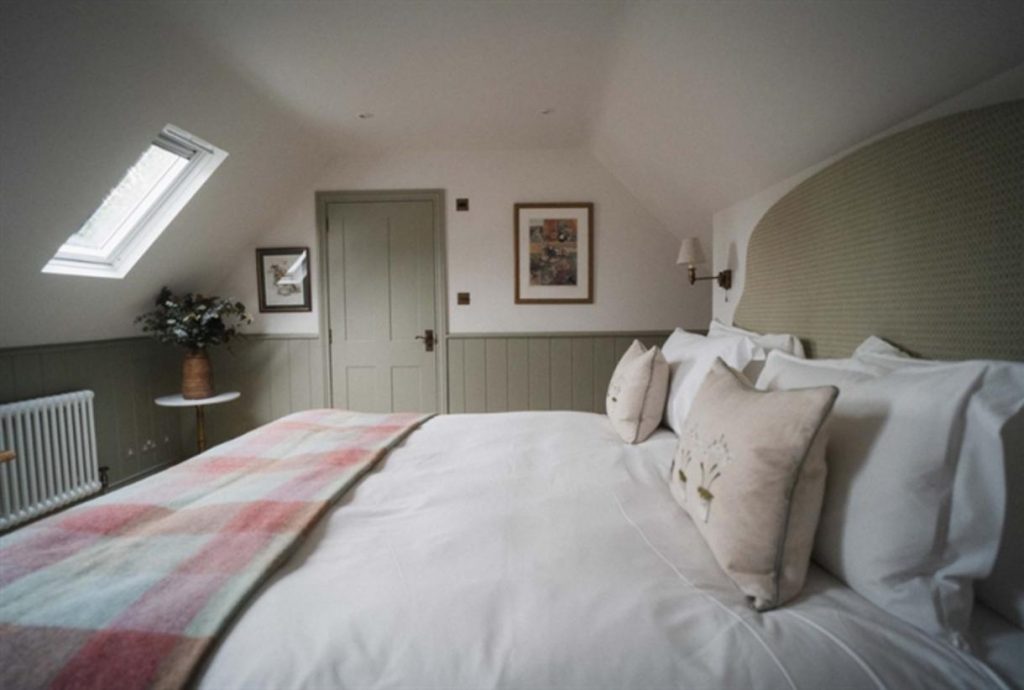 the-swan-inn-ascott-under-wychwood-cotswolds-huddle (4)