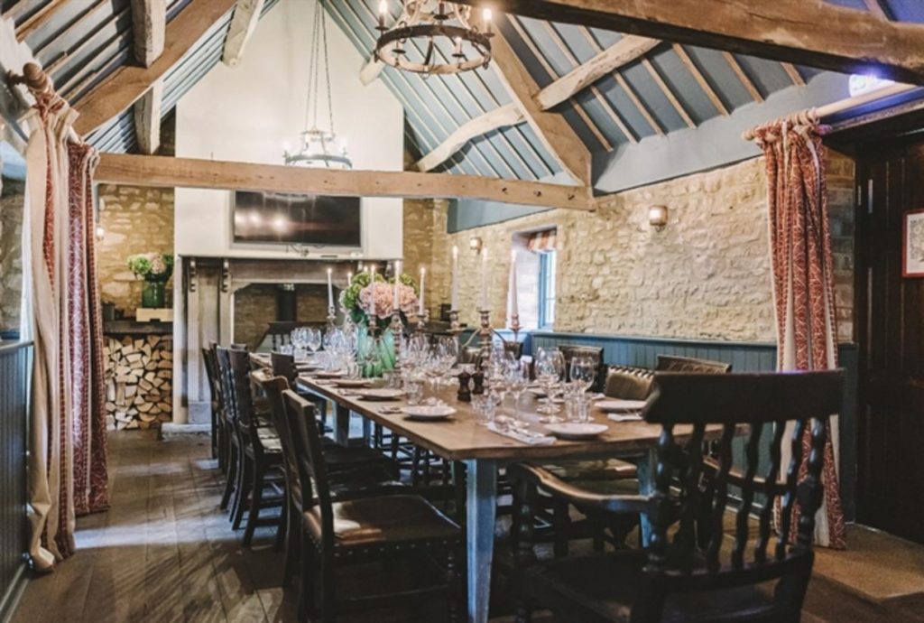 the-swan-inn-ascott-under-wychwood-cotswolds-huddle (5)