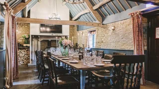 the-swan-inn-ascott-under-wychwood-cotswolds-huddle (5)