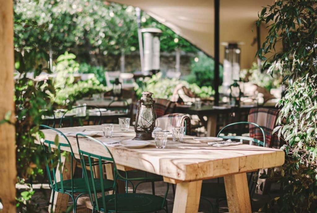 the-swan-inn-ascott-under-wychwood-cotswolds-huddle (6)