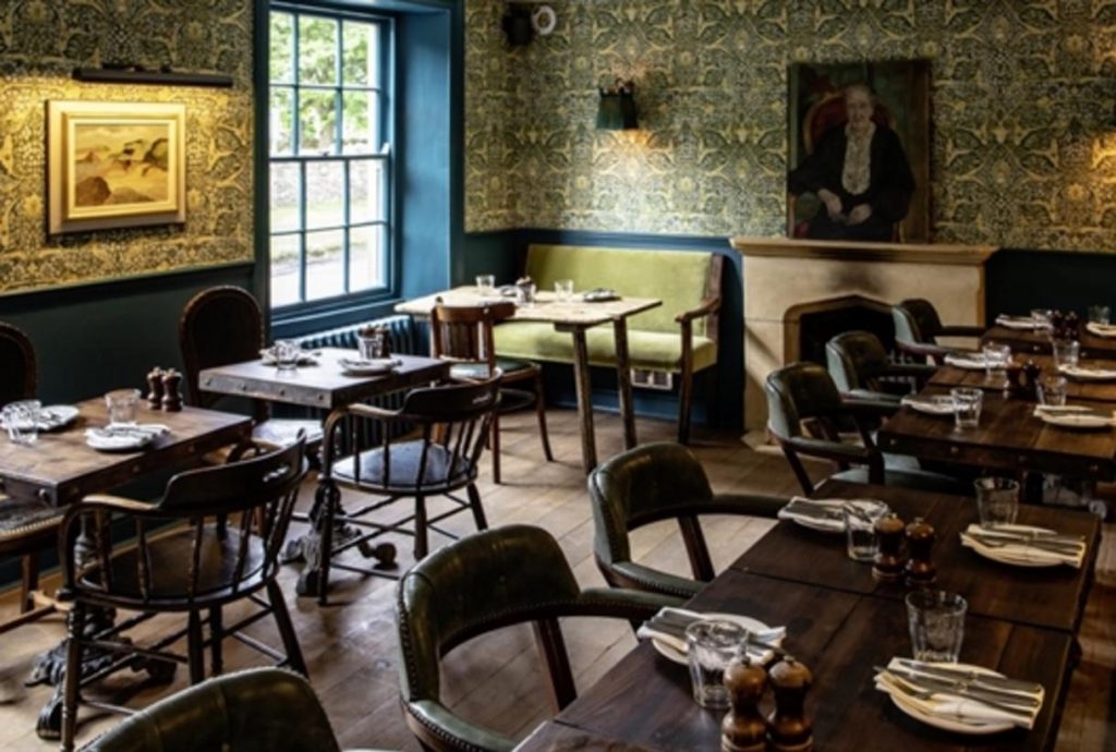 the-swan-inn-ascott-under-wychwood-cotswolds-huddle (7)