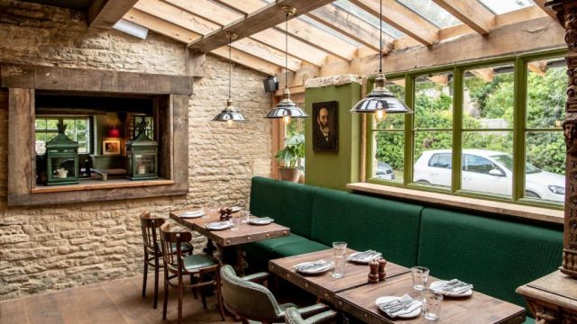 the-swan-inn-ascott-under-wychwood-cotswolds-huddle (8)