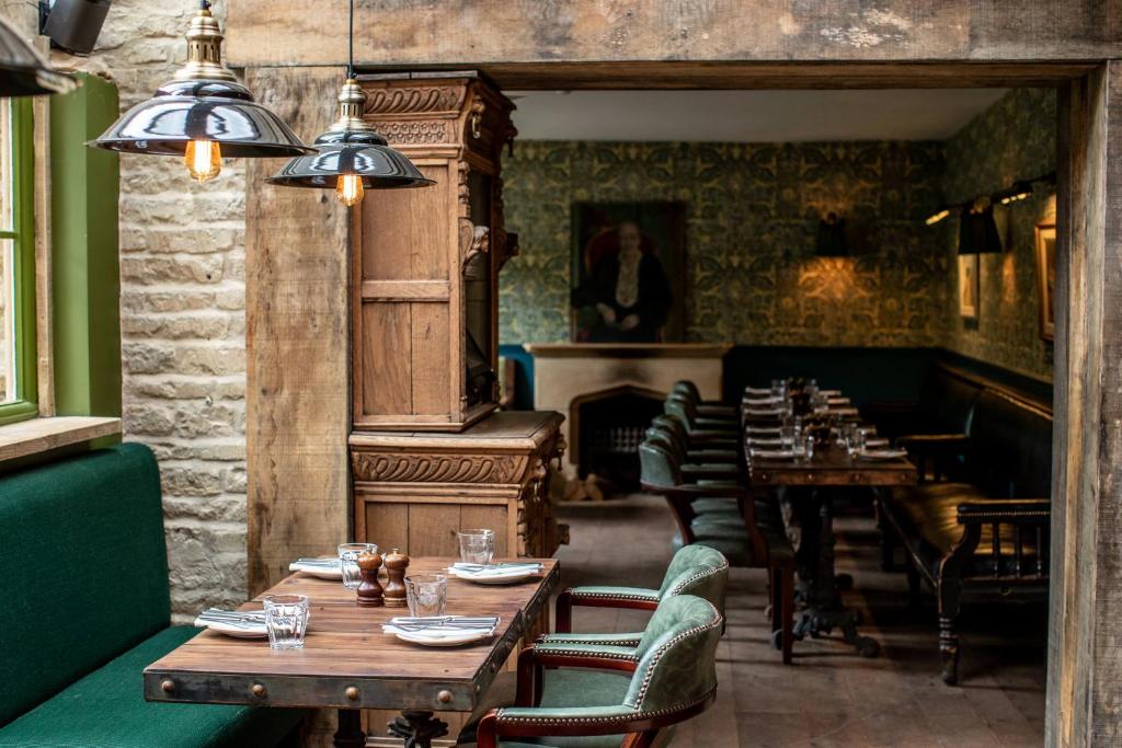 the-swan-inn-ascott-under-wychwood-cotswolds-huddle (9)