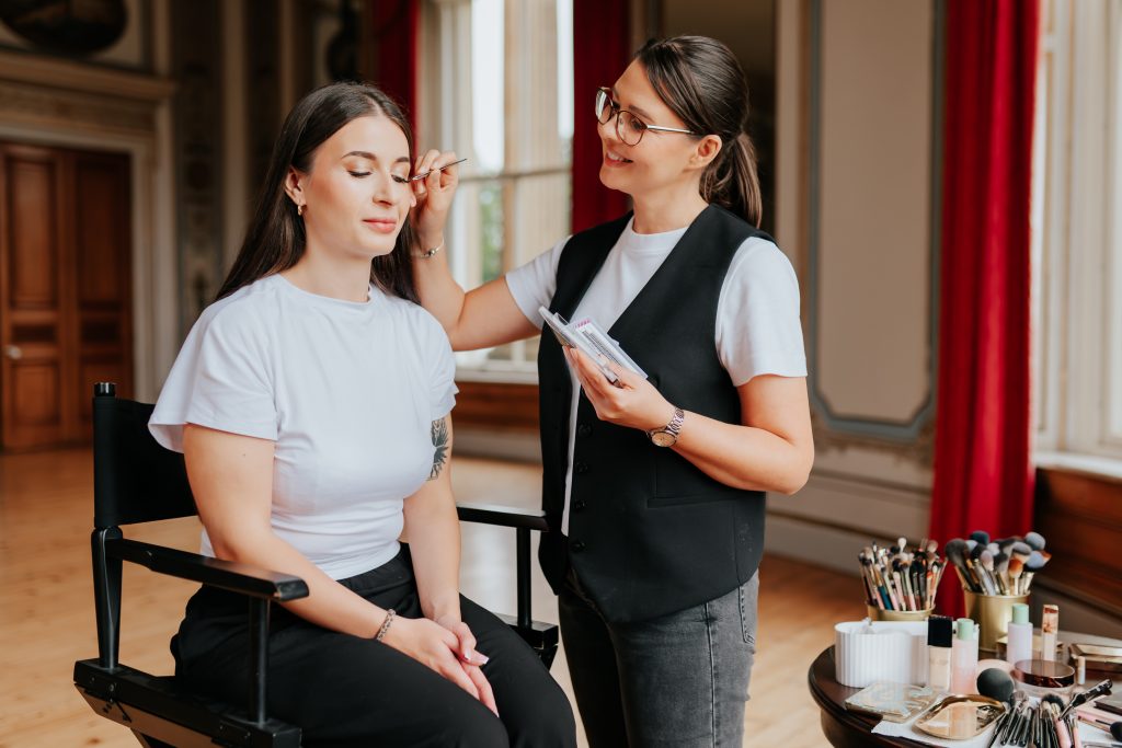 karolina-poznanska-make-up-artist-cotswolds-huddle (9)