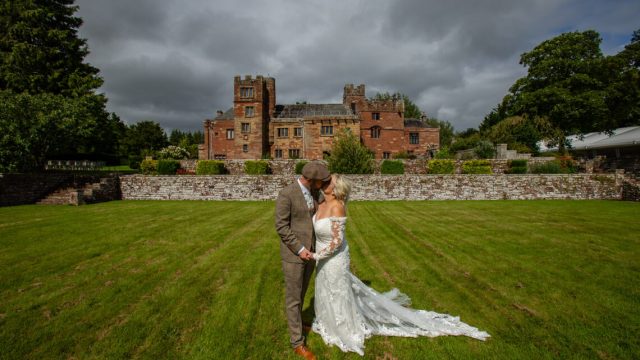 true-love-optics-wedding-photographer-cotswolds-huddle (3)