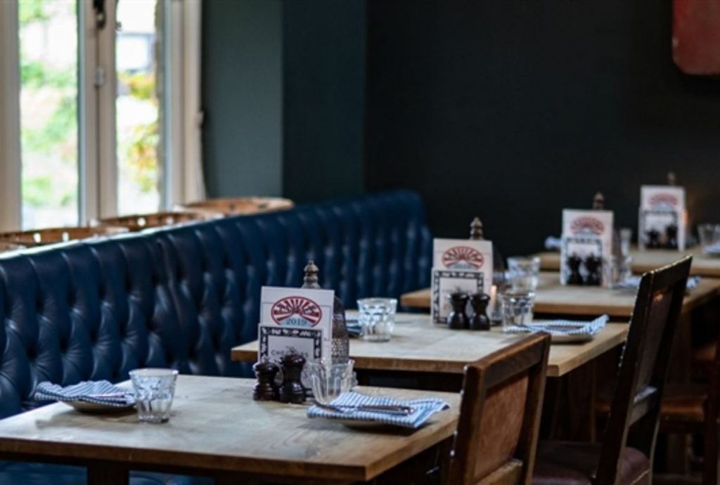 chequers-churchill-cotswolds-huddle (4)