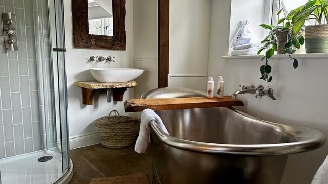 the-feathered-nest-cotswolds-huddle (1)