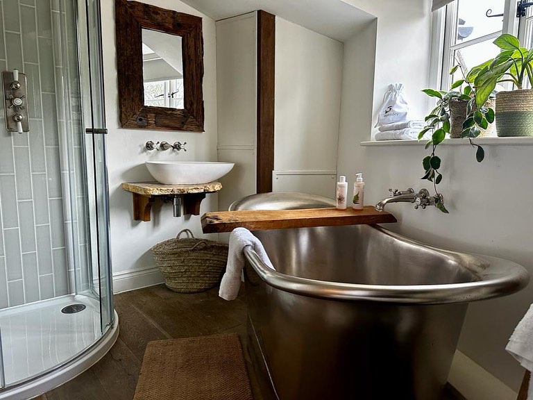 the-feathered-nest-cotswolds-huddle (1)