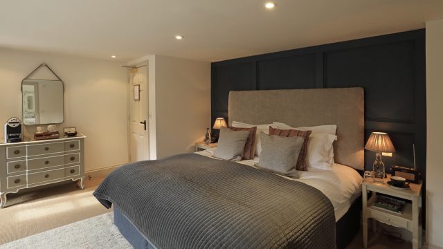 the-feathered-nest-cotswolds-huddle (3)