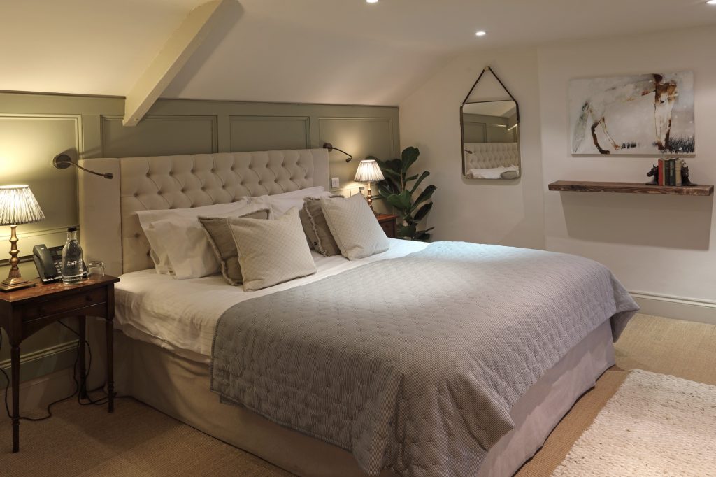 the-feathered-nest-cotswolds-huddle (4)