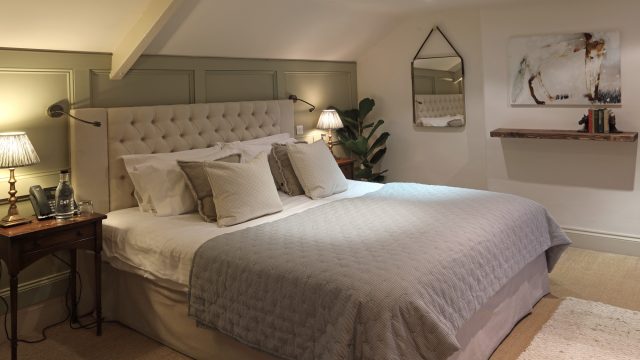 the-feathered-nest-cotswolds-huddle (4)