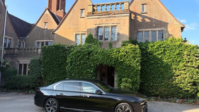 prestige-chauffeurs-warwickshire-cotswolds-huddle (1)