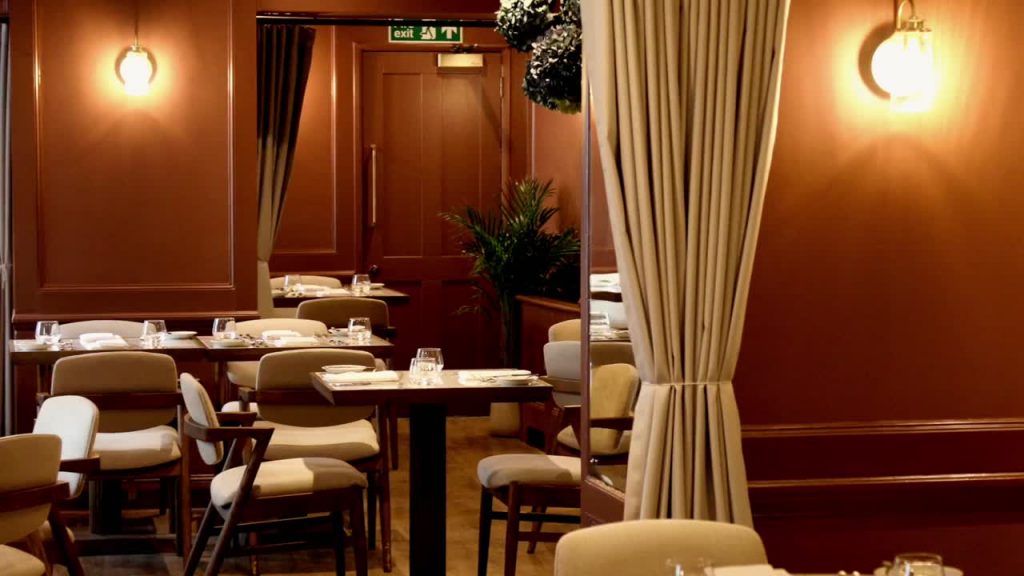 the-feathers-woodstock-oxfordshire-cotswolds-huddle (2)