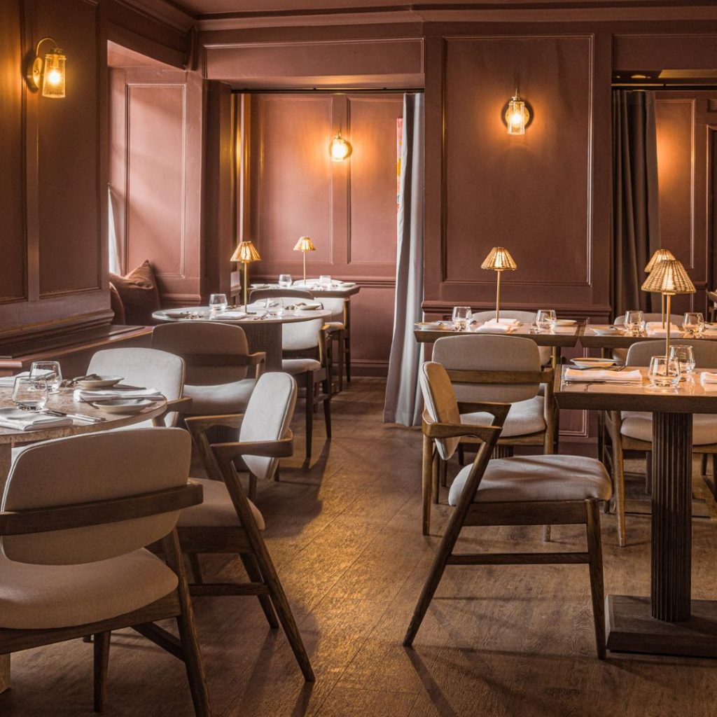 the-feathers-woodstock-oxfordshire-cotswolds-huddle (3)