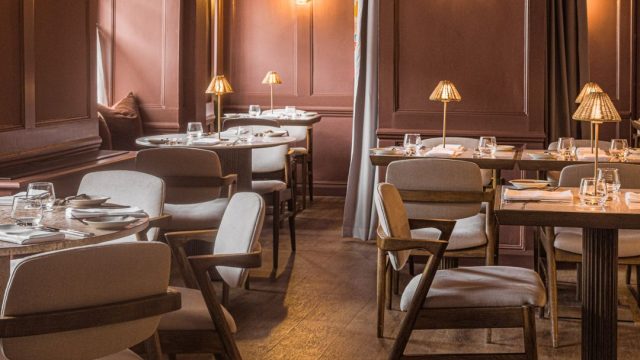 the-feathers-woodstock-oxfordshire-cotswolds-huddle (3)