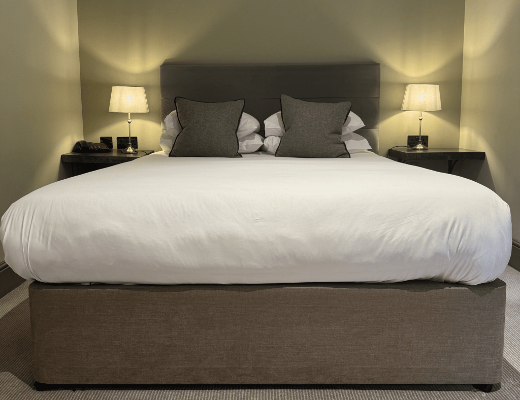 the-kings-head-cirencester-cotswolds-huddle (1)