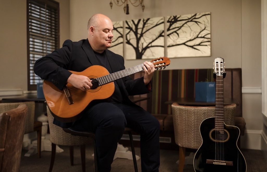 guitarist-stuart-toogood-cotswolds-huddle (1)