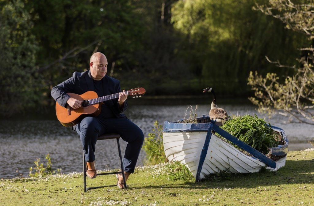 guitarist-stuart-toogood-cotswolds-huddle (5)