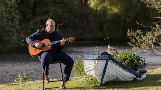 guitarist-stuart-toogood-cotswolds-huddle (5)