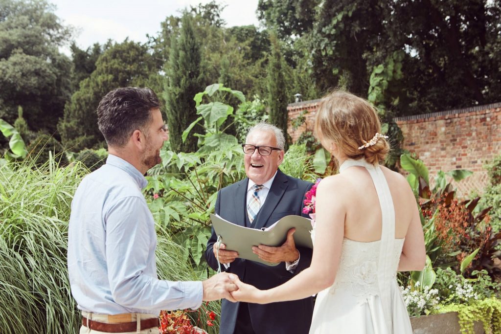 celebrant-jeremy-broughton-cotswolds-huddle (1)